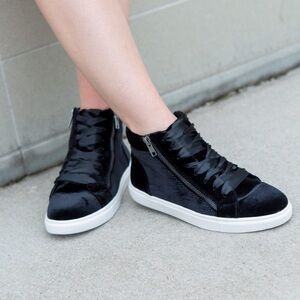 Women’s Steve Madden Sz 9.5 Earnst BLk Velvet & Satin Laces High-Top Shoes Fit 9